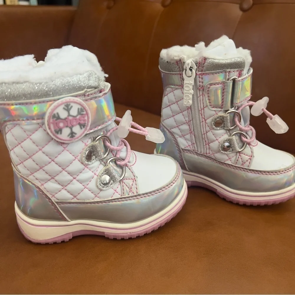 Totes  Galactica Baby Toddler Girls Sz 5 Waterproof Snow Boots White Silver Pink